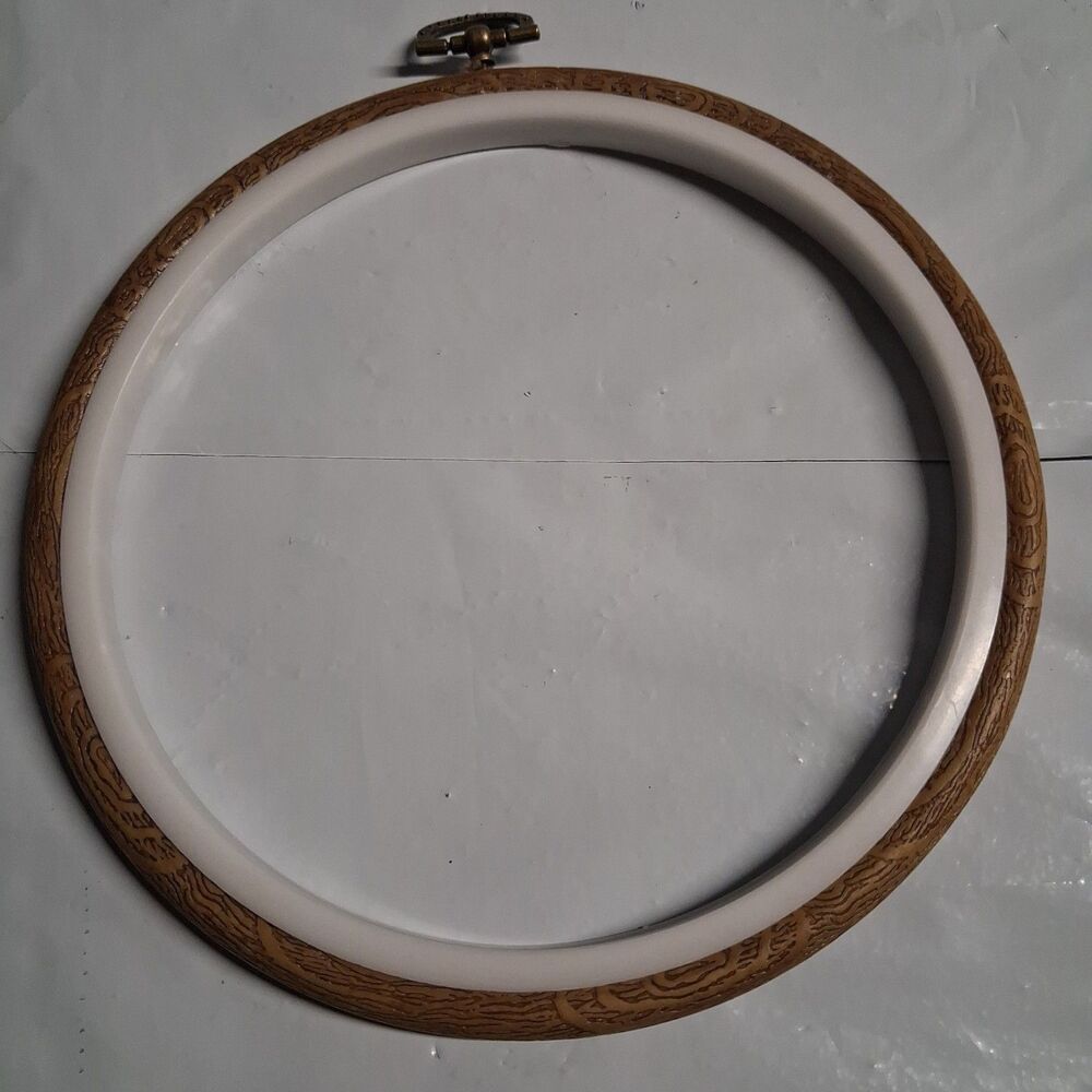 Anchor Faux Wood Oval Embroidery Hoop & Frame 6"x7.5"